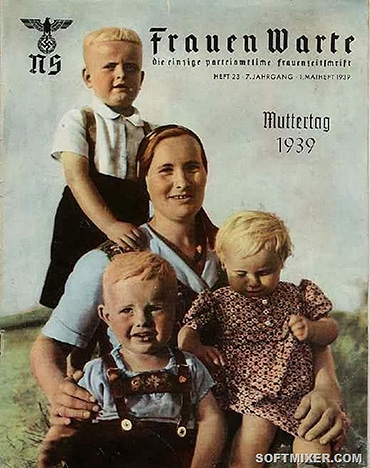 Фотография нацистской пропаганды: мать, две дочери и сын в униформе гитлерюгенда